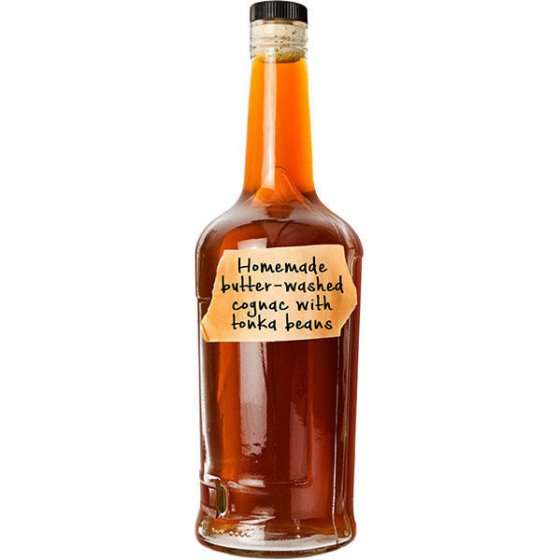 Cognac casero lavado con mantequilla y habas tonka