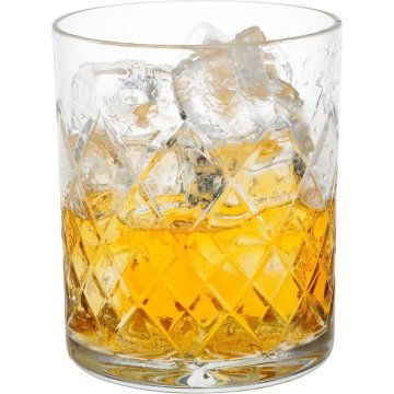 Whisky mit eiswürfeln